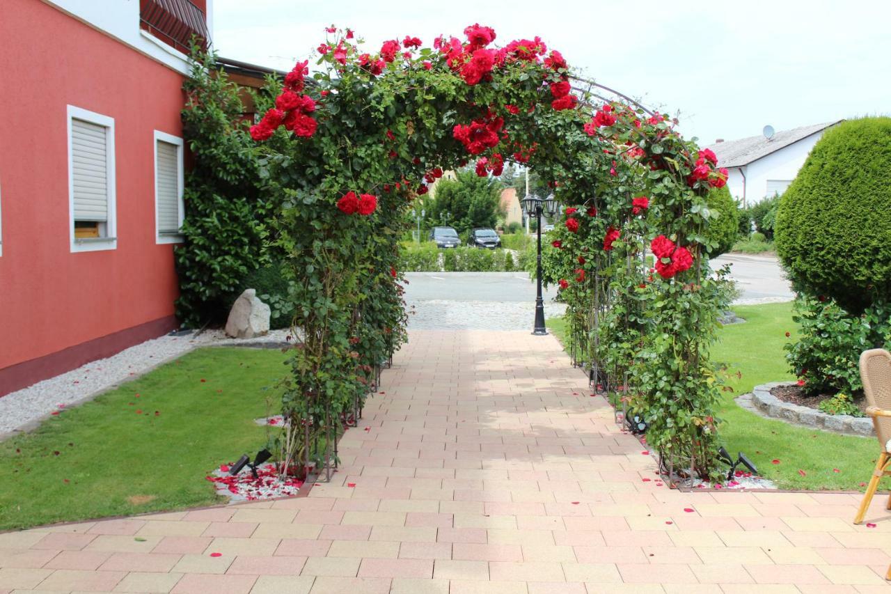 Landhotel Grabinger Schwandorf in Bayern Exterior foto